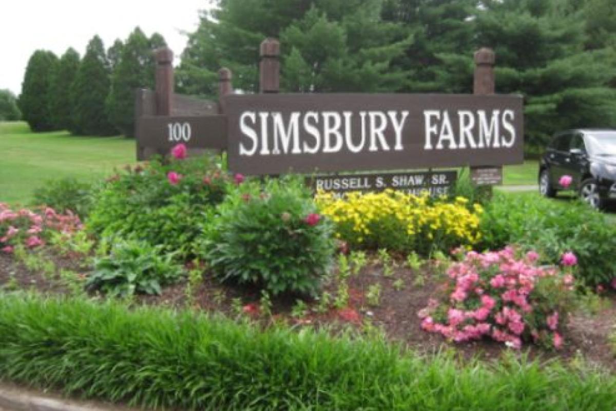 Simsbury Farms entrance, June 2015
