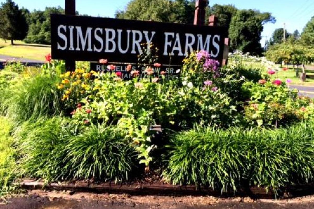 Simsbury Farms entrance, Aug. 2015