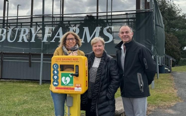 Simsbury's First Outdoor AED Installed at Simsbury Farms Recreation Complex